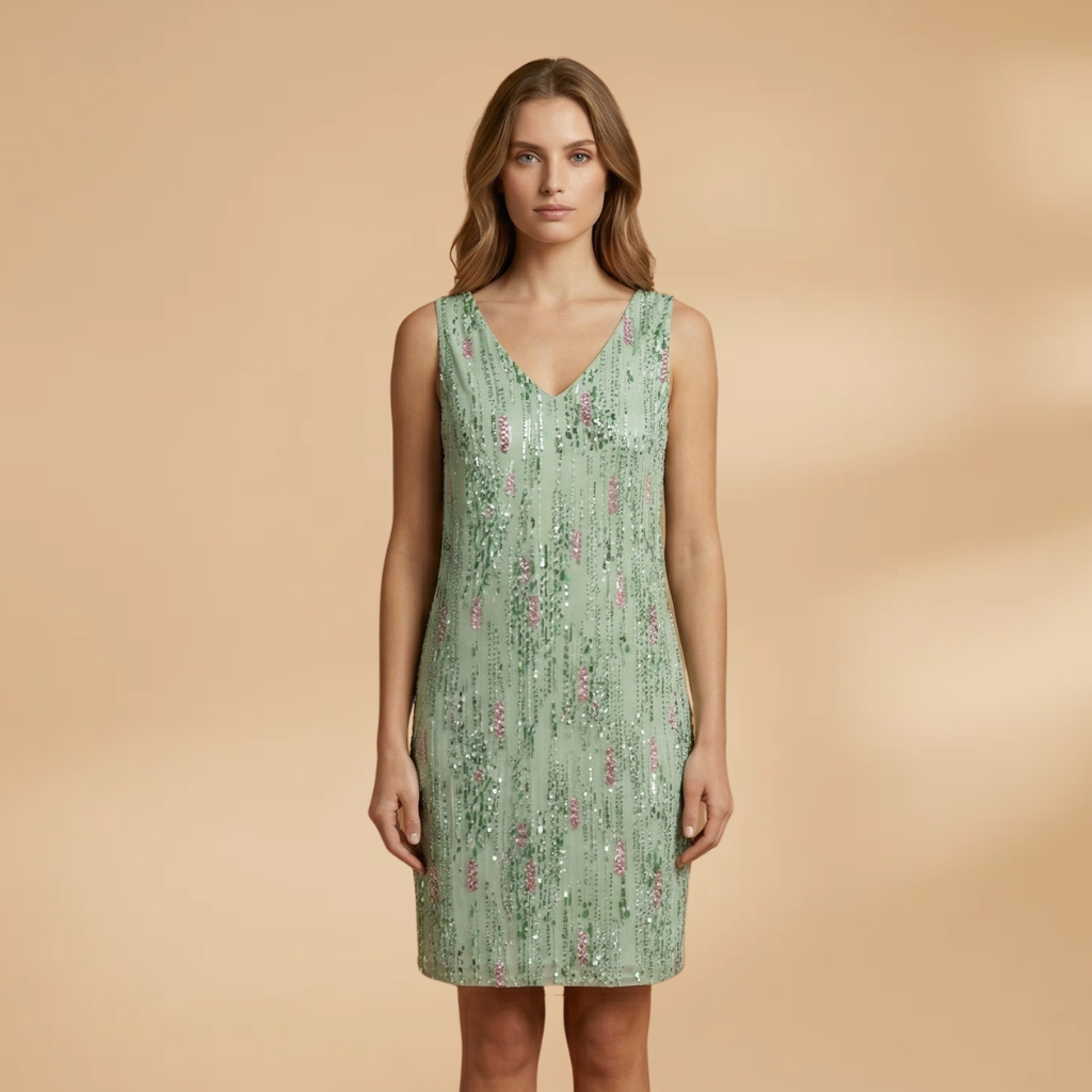 Dress Round Neckline and Sleeveless Design for Women