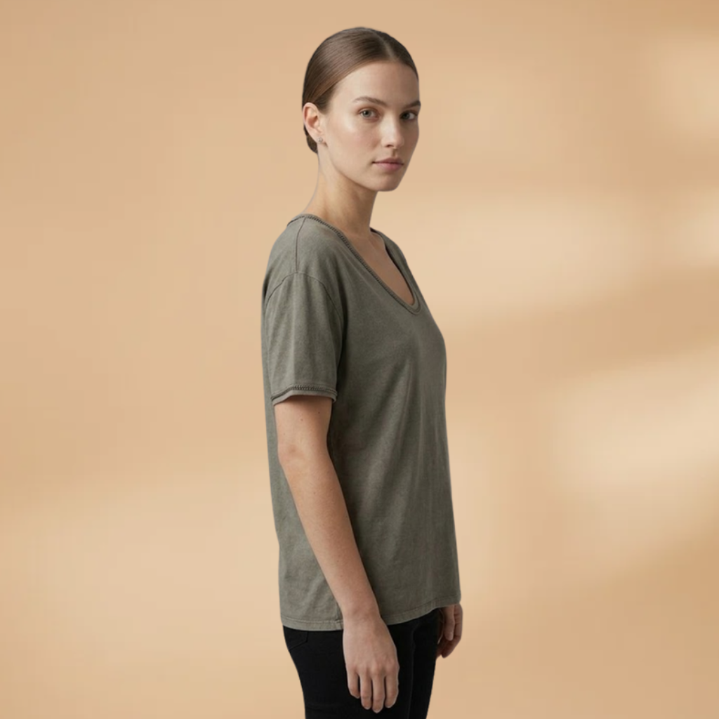 T-shirt with loose fit and breathable surface for Women