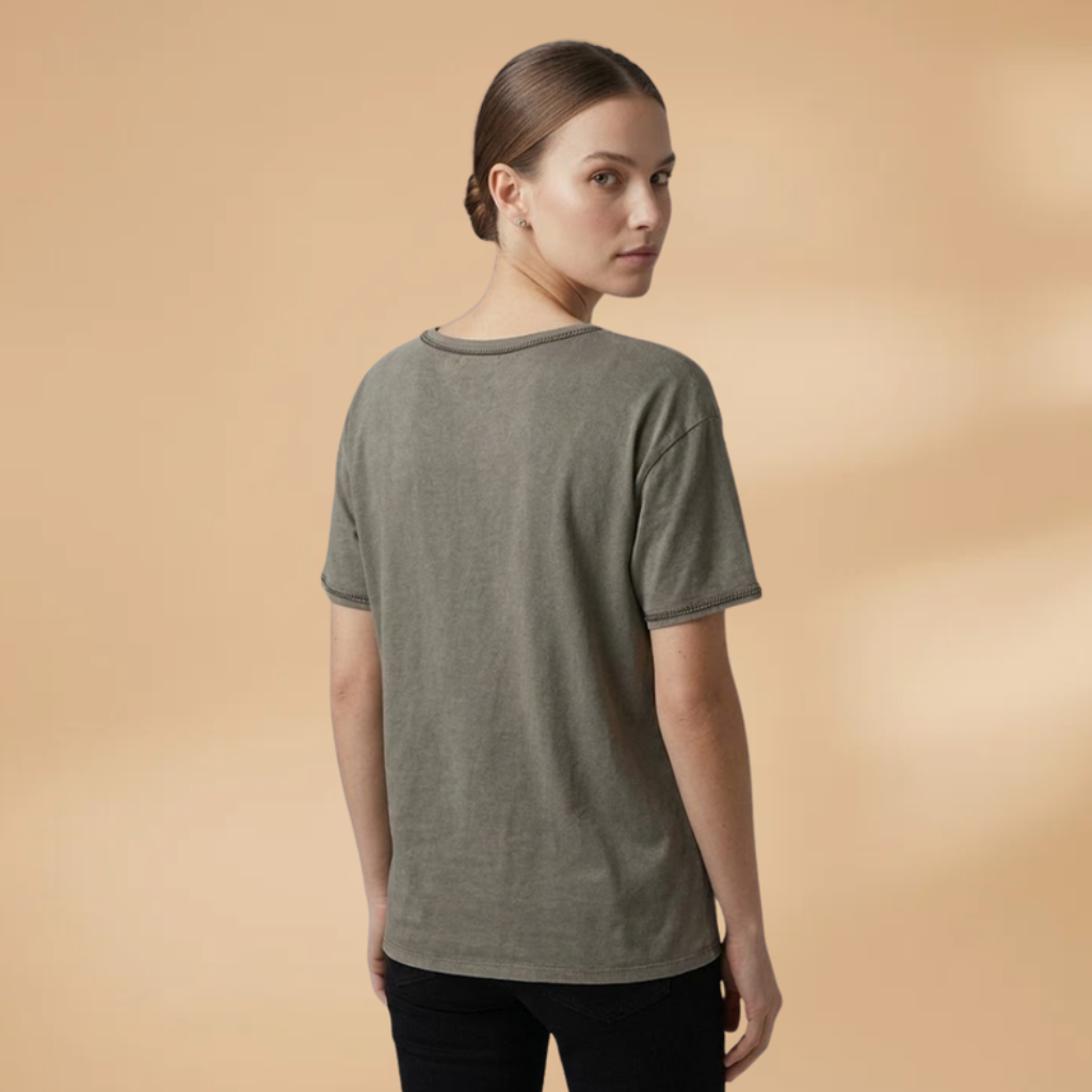 T-shirt with loose fit and breathable surface for Women