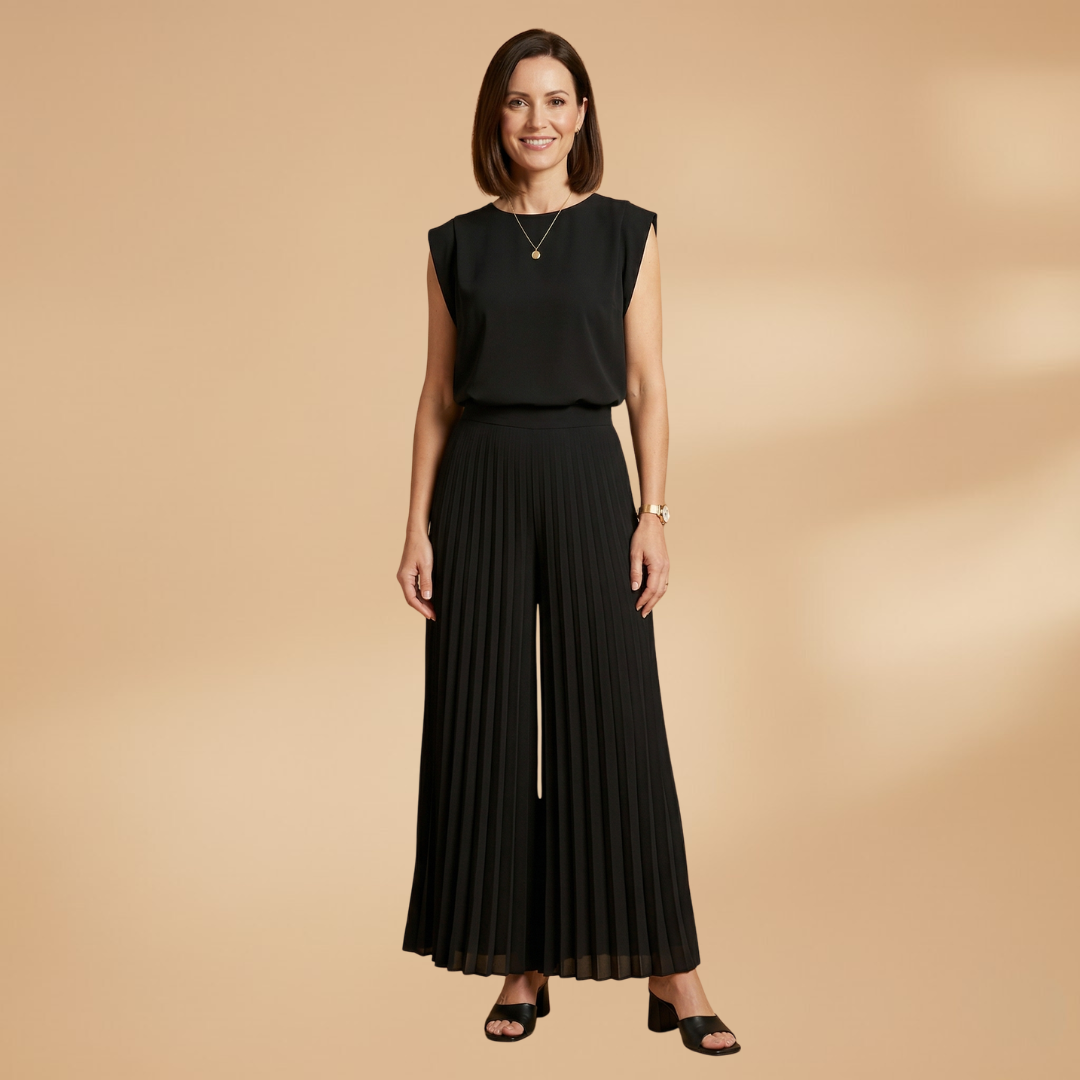 Two-Piece Set with Pleated Trousers and Flattering Fit for Women