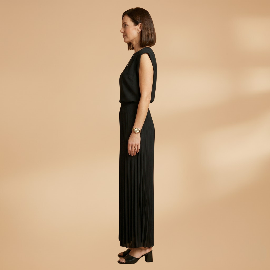 Two-Piece Set with Pleated Trousers and Flattering Fit for Women