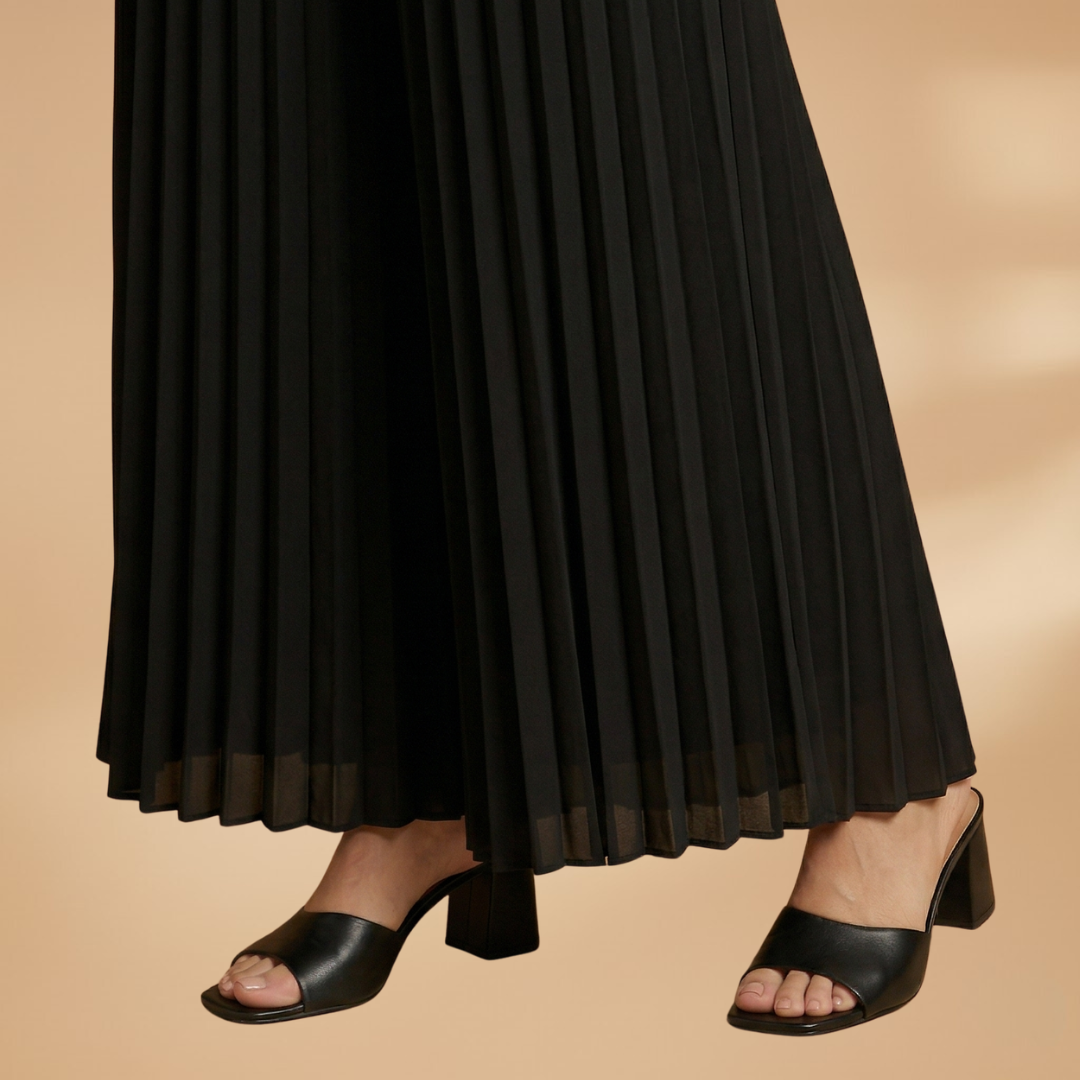 Two-Piece Set with Pleated Trousers and Flattering Fit for Women