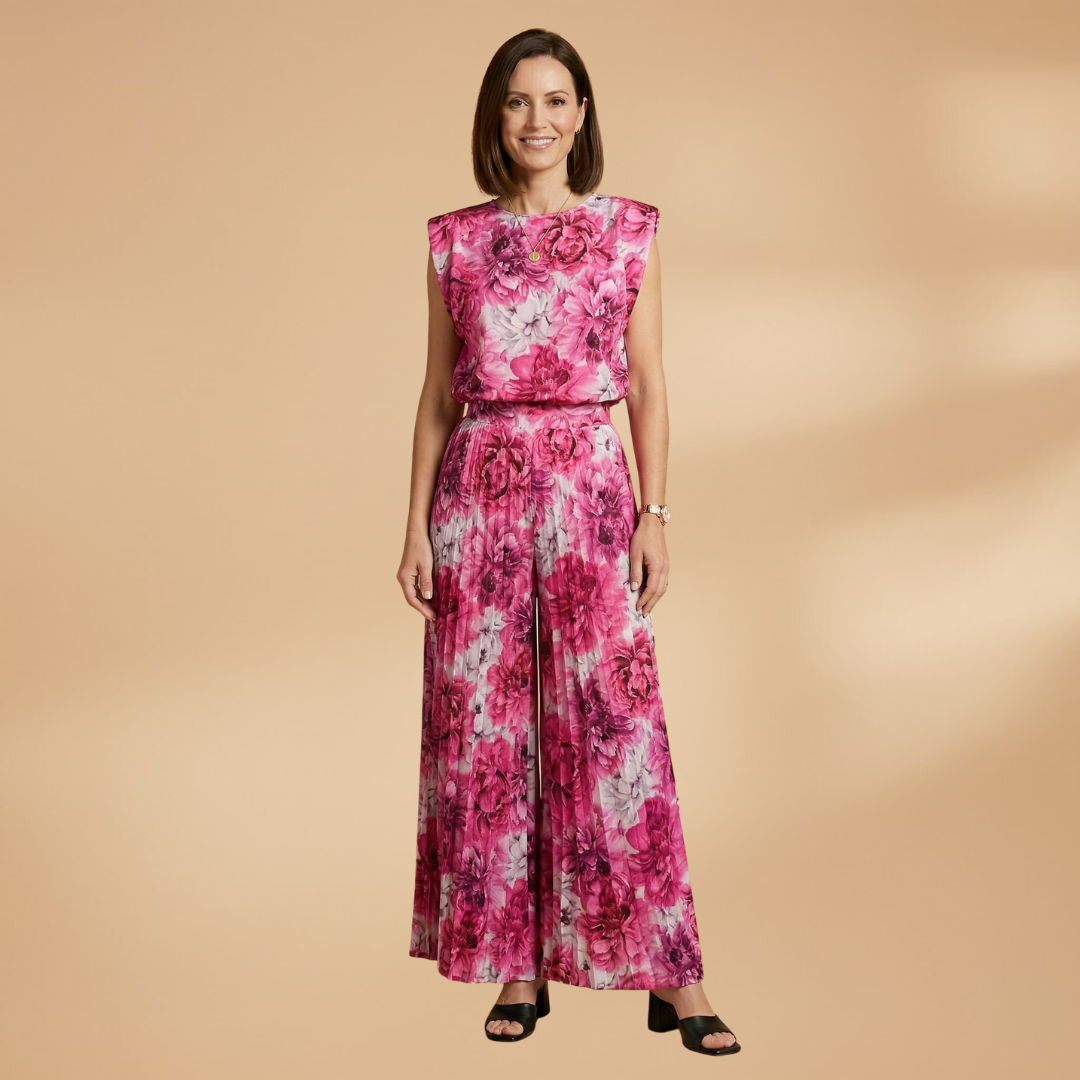 Two-Piece Set with Pleated Trousers and Flattering Fit for Women